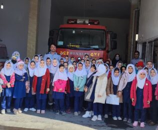 بازدید مدارس دخترانه پروین اعتصامی و شبگرد از ایستگاه آتش نشانی فریمان